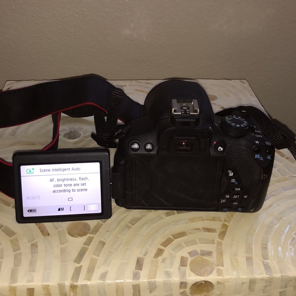 Canon EOS Rebel T5I - Picture 2 of 4